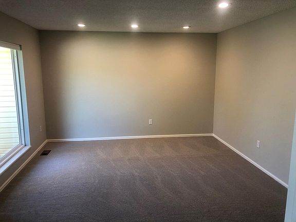 3rd image of 216 Acadia Ave