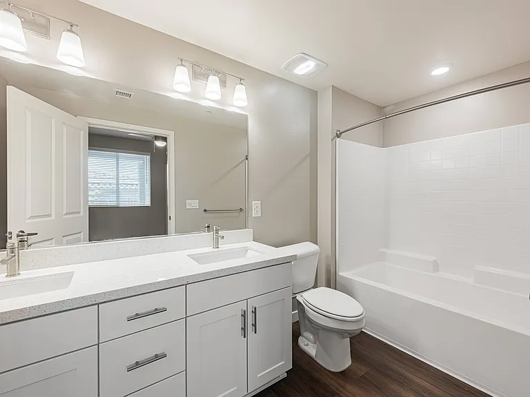 Los Alamitos Luxury Apartments — Photo 79