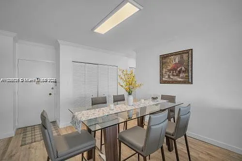 Hemispheres Condo — Photo 3