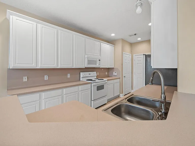 8714 Thistlemoor Ln — Photo 10