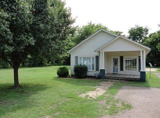 21480 Seminary St, Hollow Rock, TN 38342