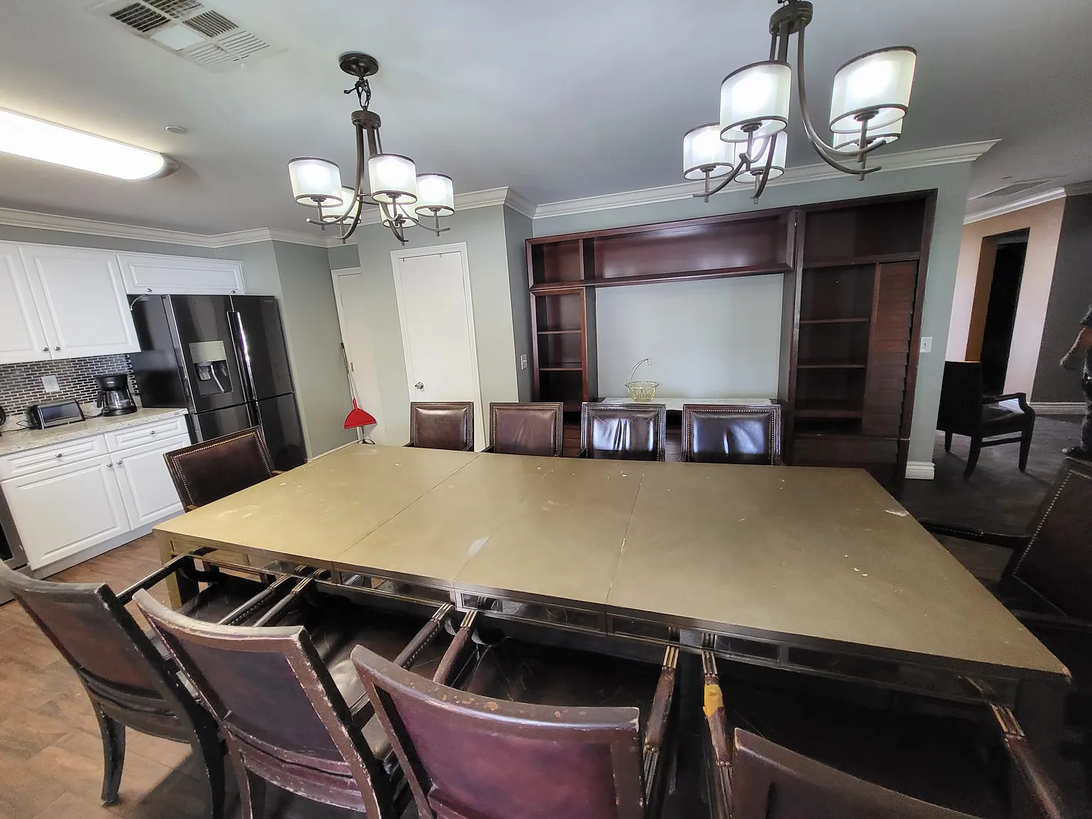 6 bed, 2600 sqft, $5,999 — Photo 3