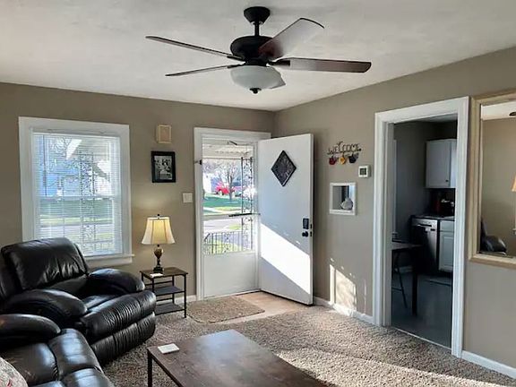 3rd image of 2804 White Oak Dr
