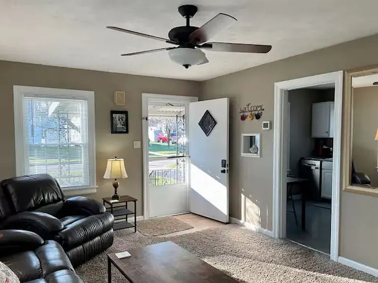 2804 White Oak Dr — Photo 3