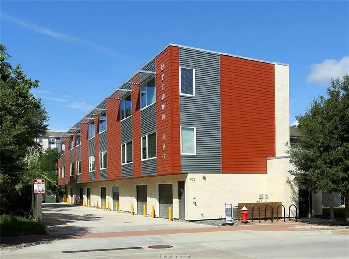 Building Photo - 403 College Main #101
