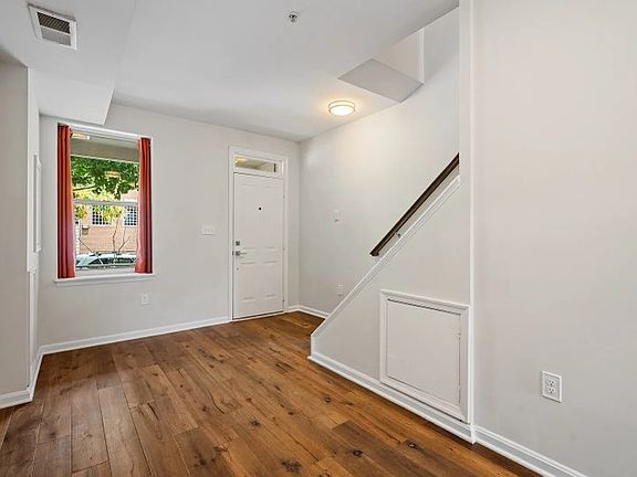 3rd image of 424 Oakdale Pl NW