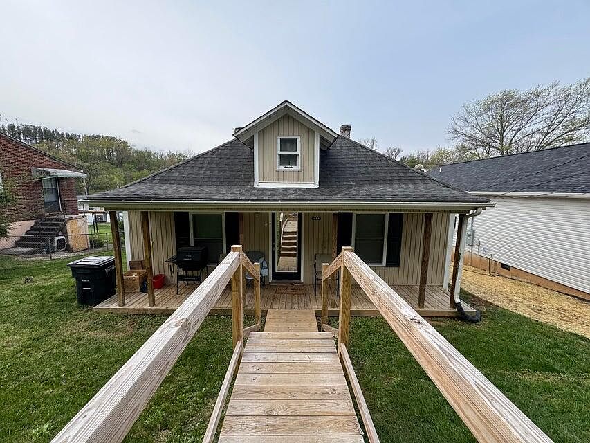 1st image of 323 Craig Ave