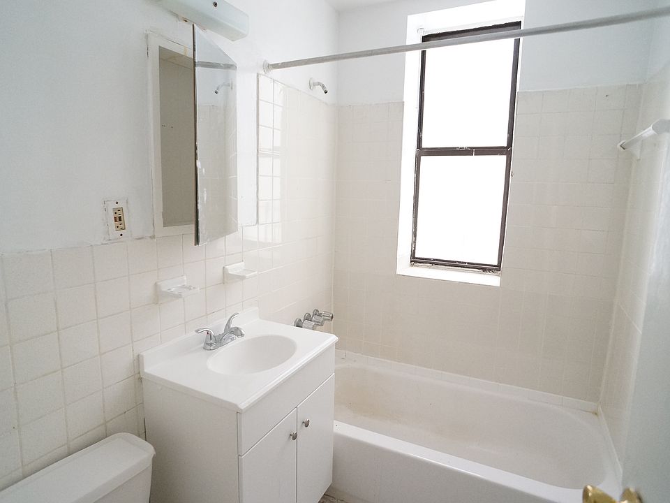 2nd image of 2095 Honeywell Ave APT 1A