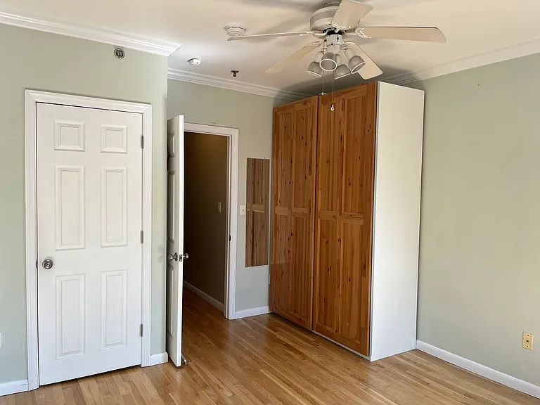479 Monmouth St #3R — Photo 11