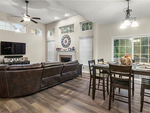 2nd image of 10356 Plumas Ln