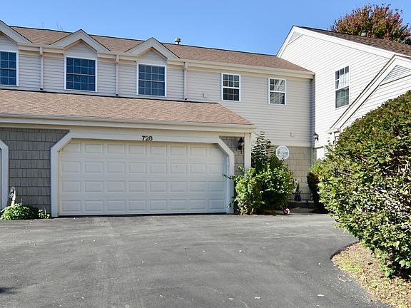 3rd image of 728 Village Cir