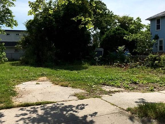 4th image of 122 W Youngs Ave