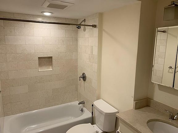 4th image of 60 Longwood Ave APT 406