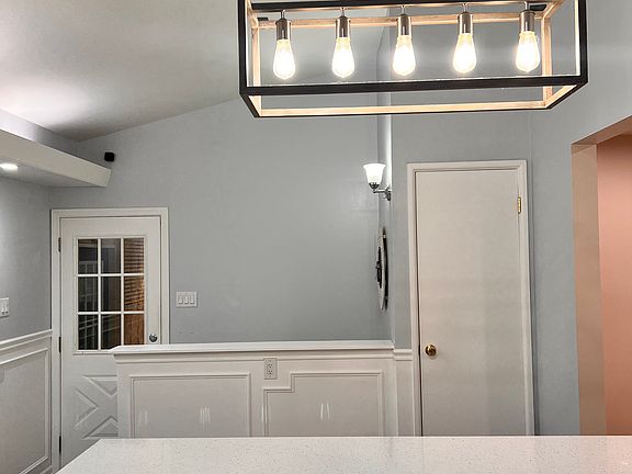 3rd image of 9611 Castanet Ct