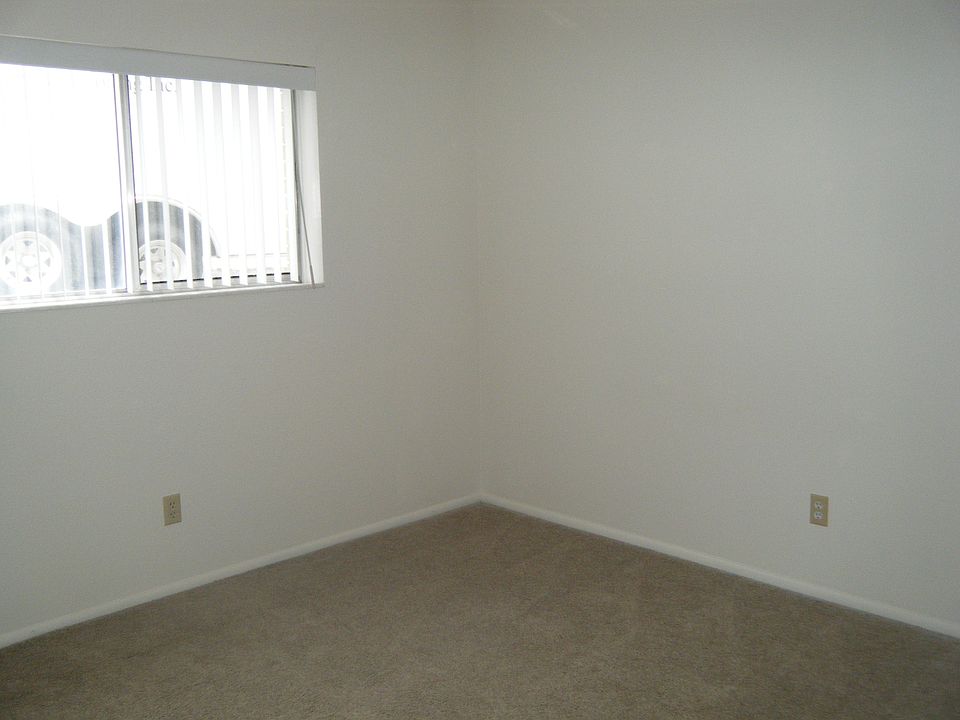 1st image of 472 Hansen Ave APT 4