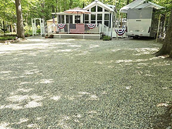 2nd image of 40 Pine Road