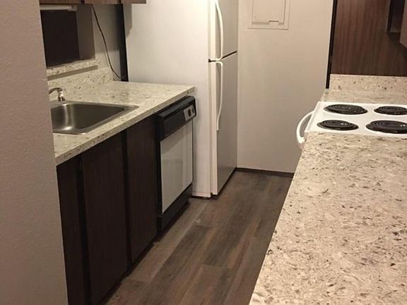 5th image of 2824 Garden Ct APT A