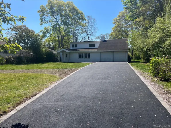 40 Aster Avenue, Holtsville, NY 11742