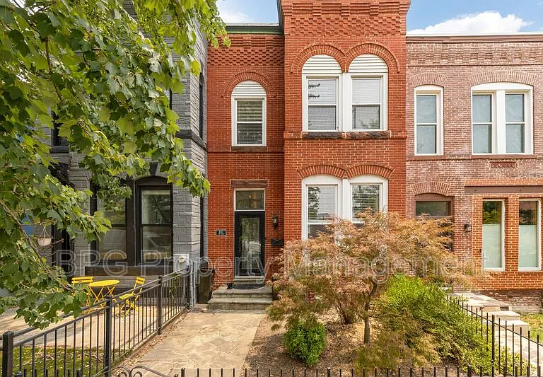 1027 7th St NE — Photo 1
