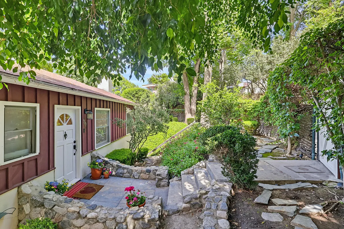 Building Photo - 15151 Encanto Dr