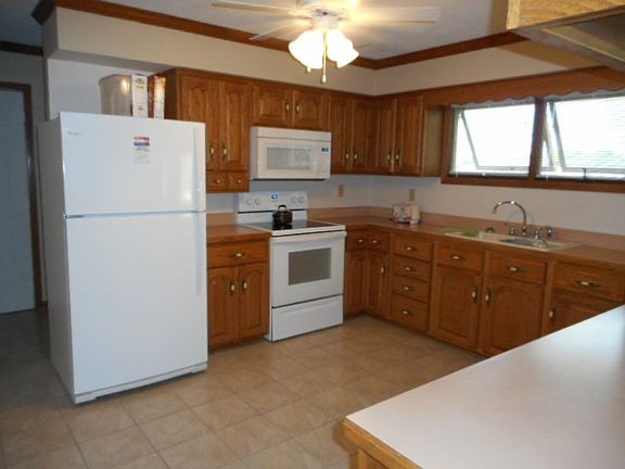 5th image of 2299 N Lakeview Dr