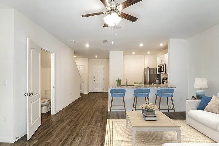 3 bed, 2.5 bath, 1530 sqft, $2,099 — Photo 3