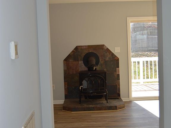 4th image of 142 Sharps Creek Dr