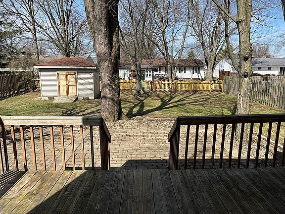 3rd image of 695 Hampshire Dr