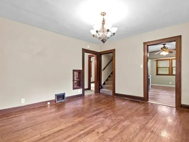 1028 Columbia Ave — Photo 4