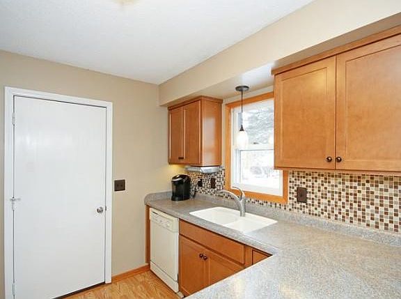 5th image of 165 117th Ave NE