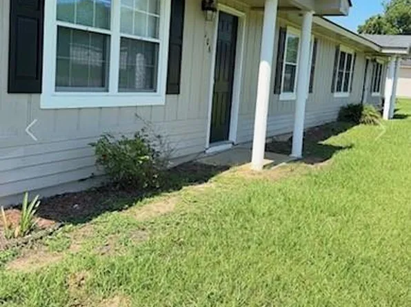 106 Bull St, Glennville, GA 30427