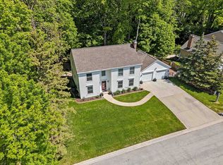 2595 Edgewood Ln, Green Bay, WI 54302