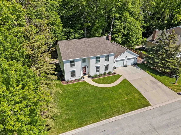 2595 Edgewood Ln, Green Bay, WI 54302