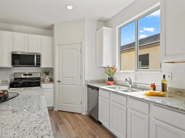9329 N Peridot Vista Ave, Tucson, AZ 85742