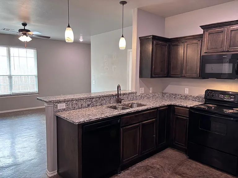 7520 Redbud Villa Ct #B — Photo 8