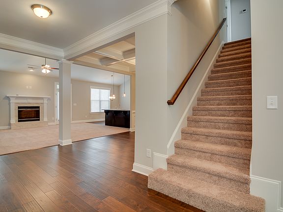 2nd image of 277 Tulip Dr