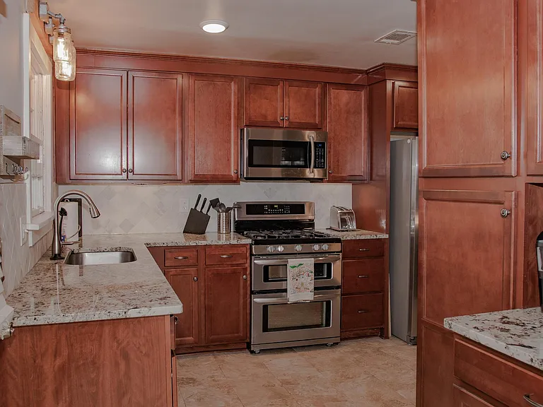 755 Berkeley Ave NW — Photo 12