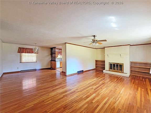3rd image of 518 Maxwell Hill Rd