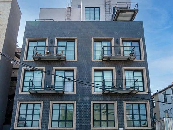 4th image of 133 Brown Pl #303