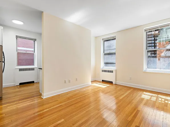 310 E 75th St #2BB, New York, NY 10021