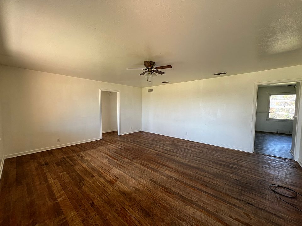 1st image of 810 N Harbin Dr