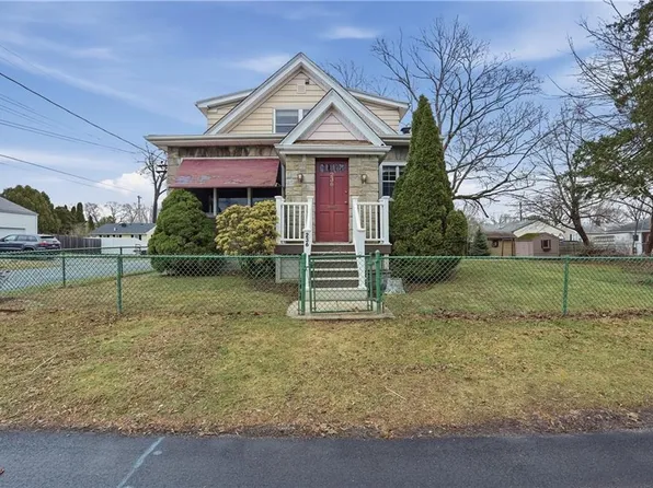 236 Becker Ave E, Riverside, RI 02915