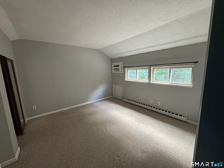 422 Emmett St #J — Photo 3