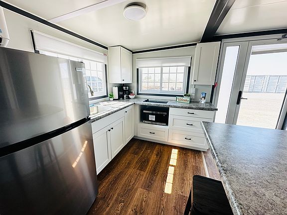 Full kitchen