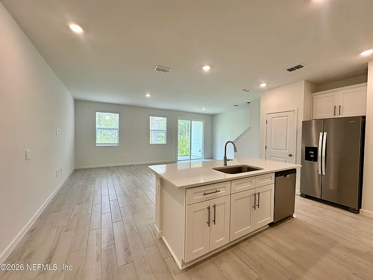 166 Yellowstone Dr — Photo 3