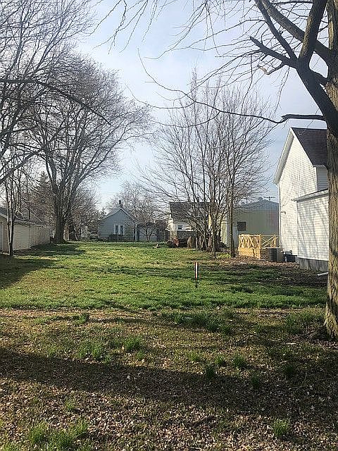 2nd image of 1717 Moultrie Ave