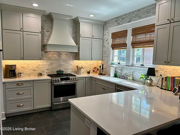 5th image of 2306 Woodford Pl