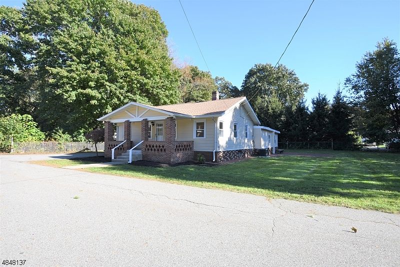 1st image of 16 Stonewald Ct