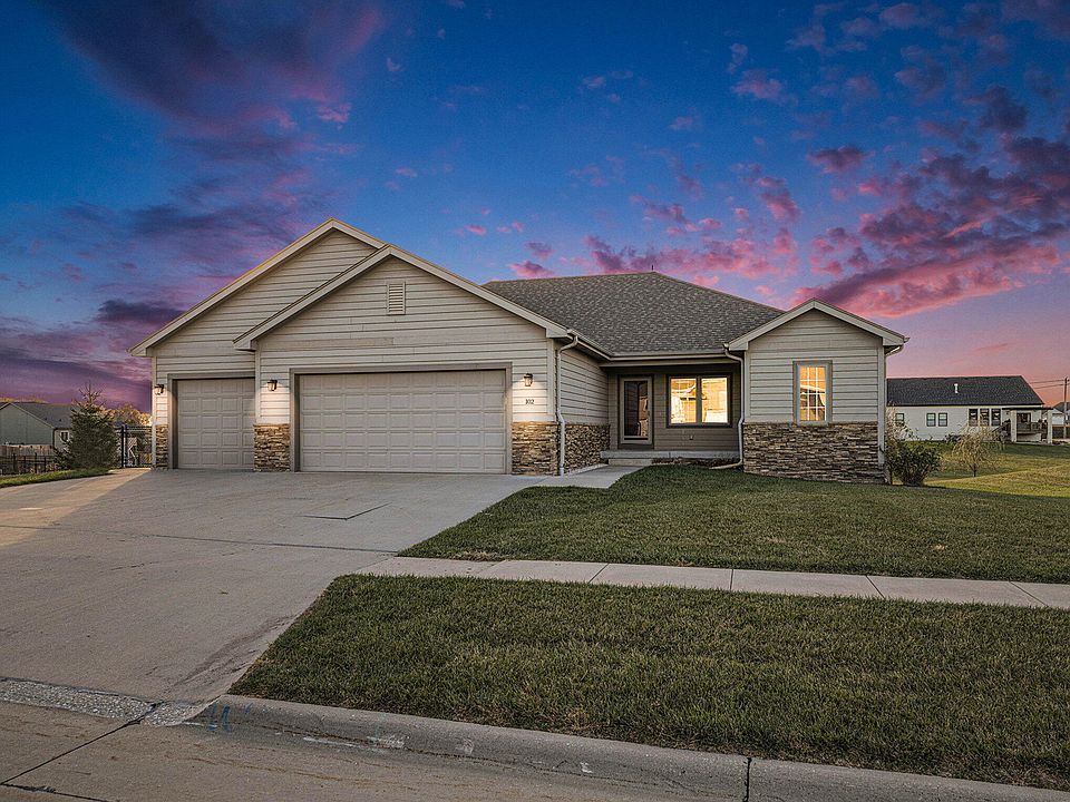 1st image of 102 Firethorn Dr