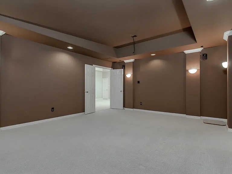 921 Pine Burst Dr — Photo 32